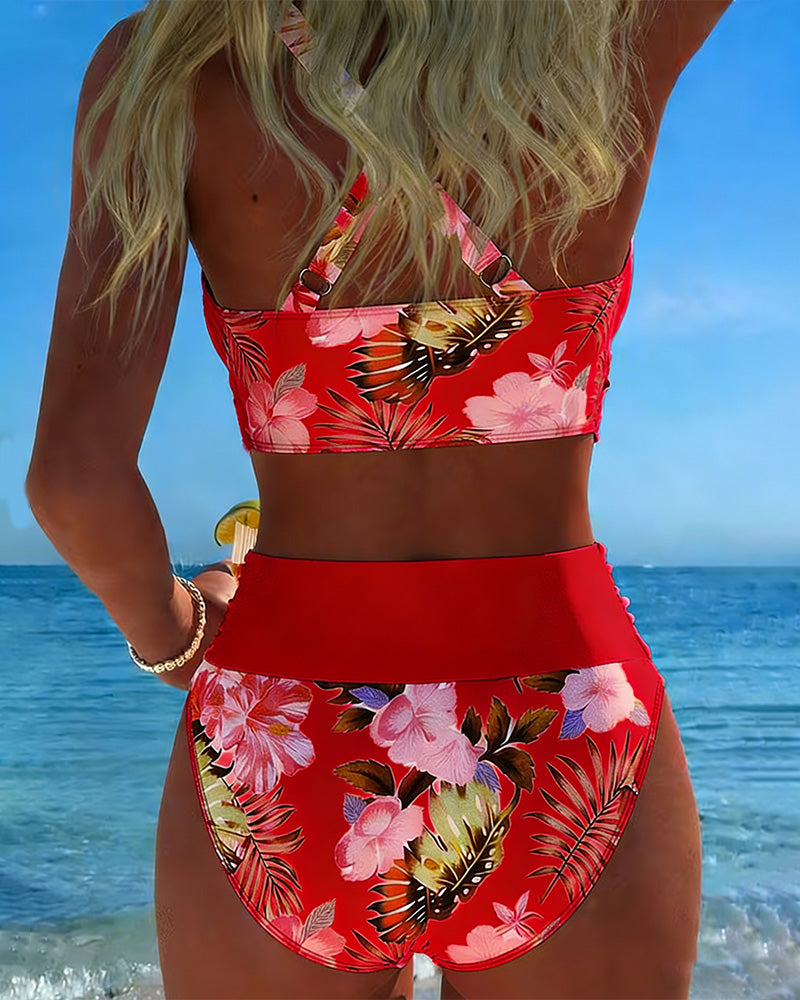 Bikini i to deler med kontrasterende blomstertrykk