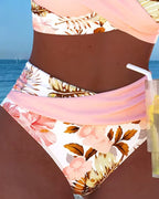 Bikini i to deler med kontrasterende blomstertrykk