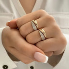 Elegant ring med glitrende steiner